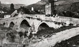 Na fotografiji je najraniji snimak Kasapčića mosta, kada se zagleda vidi se da je imao 5 lukova