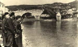 Delimično porušeni turski most u Konjicu, nešto veći, ali izgledom indentičan užičkoj Kasapčića ćupriji
