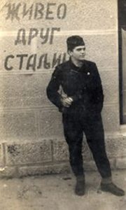 Kada su mog oca Vlajka Ljotićevci mobilisila nije imao ni 18. godina. Poskidao je sve oznake sa uniforme i šapke i slikao se pored antiprotivnog grafita ispisanog na zgradi u samom centru Užica