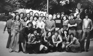 Profesor Popović sa svojim đacima 1976. godine (foto Zoran Spalović)