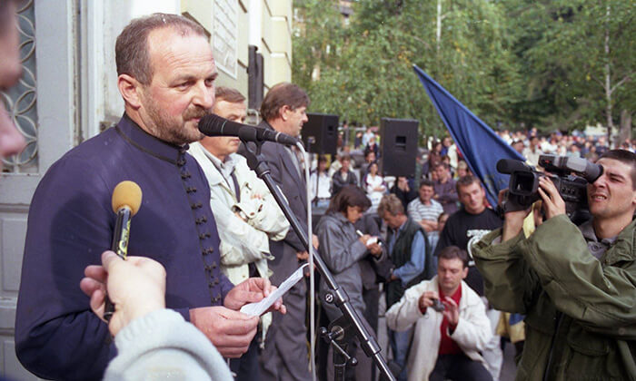 Aleksandar Mijalović, od milošte Paganini, tada snimatelj TV5 Užice, na protestima 2000. u Užicu