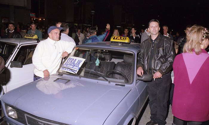 Protesti oktobra 2000te - štrajkuju i taksisti