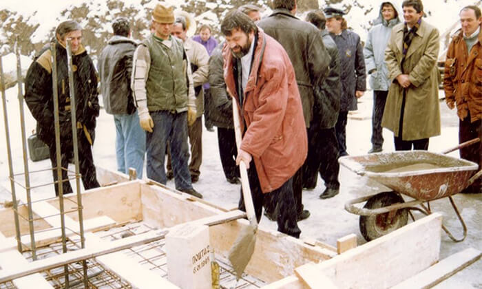 Vujović i Sokrat prilikom postavljanja kamena temeljca Pošti br. 2