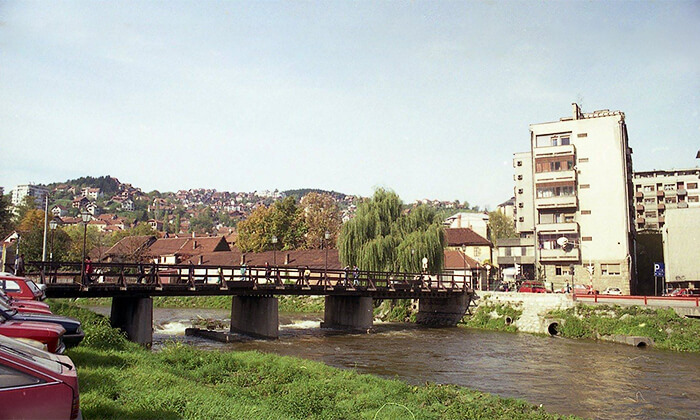 Užice 1998, ispred Robne kuće Beograd