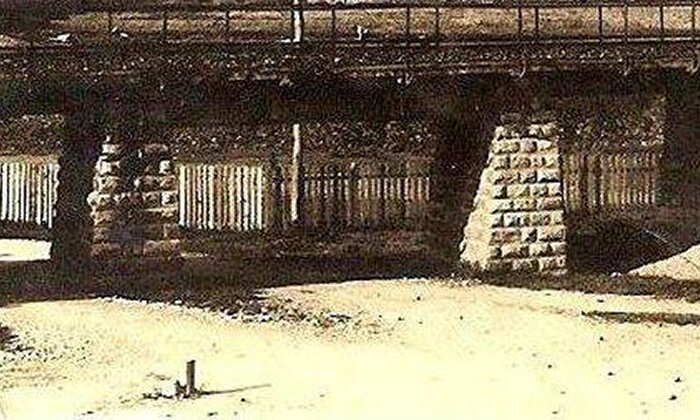 Silazak sa Aleksadrovog mosta prema Velikom parku, nadvožnjak i gradilište javnog kupatila 1936. godine