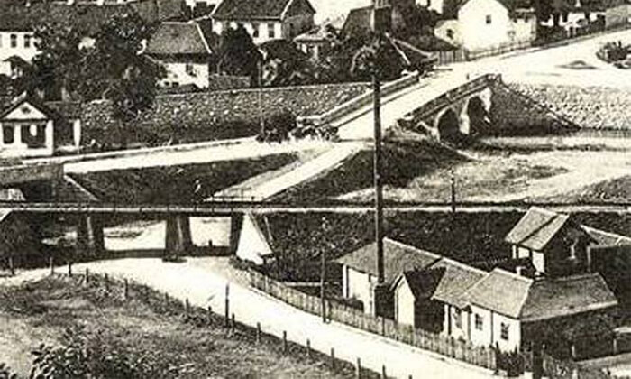 Silazak sa Aleksadrovog mosta prema Velikom parku, nadvožnjak i gradilište javnog kupatila 1936. godine