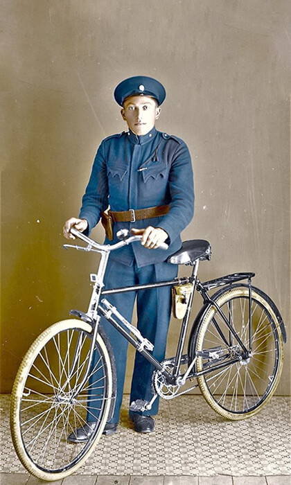 Državni službenik i bicikl u Užicu