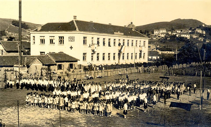 Zgrade "Sokolane" i teren ispred tokom sletske manifestacije