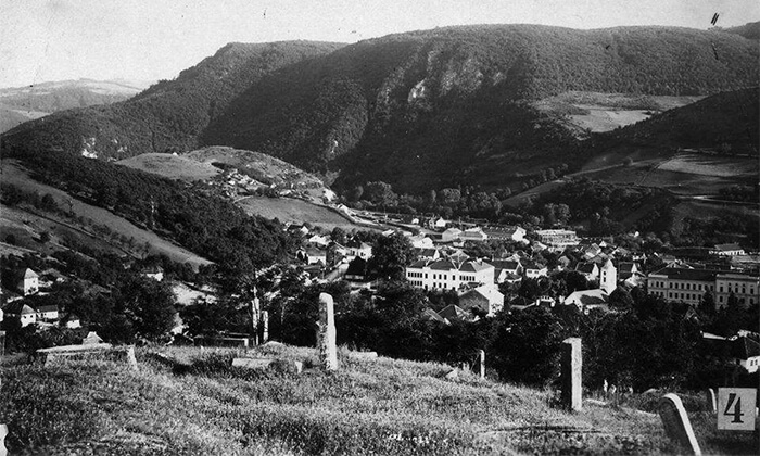 Pogled na Užice sa Belog groblja krajem dvadesetih godina 20. veka