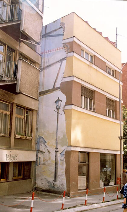Mural kod OŠ „Dušan Jerković“ i Tehničke škole krajem devedesetih