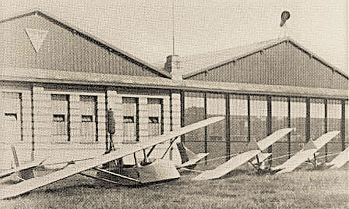 Prvi hangar i jedrilice Letačkog kluba u Beogradu