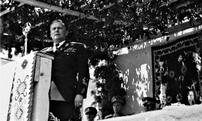 Tito za govornicom na Trgu, 1950. god.