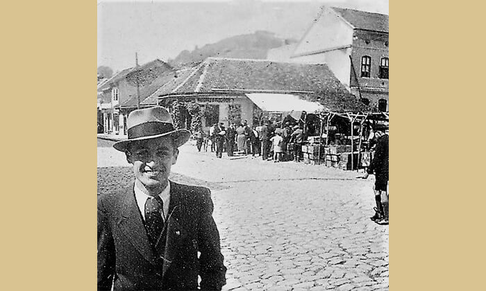 Stara Drinčića kafana sa tendom i tezgama ispred, 1931. godine