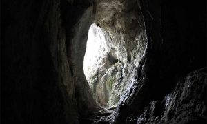 Ulaz u pećinu Megaru (foto Zoran Domanović)