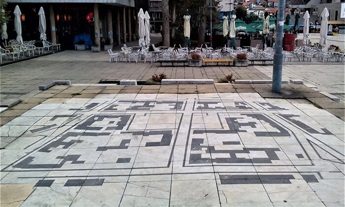 Mermerni mozaik na Trgu partizana