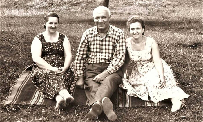 Bogoljub Vasiljević Čančo sa ženom Racom (levo) i Milostivom Kadić na izletu u Gluvaćima