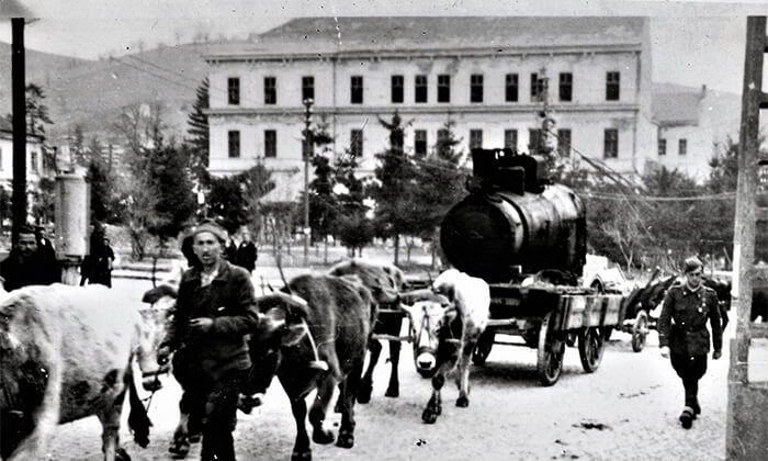 Rasklopljena lokomotiva u centru Užica