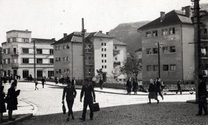 Posle rata na Glavnoj su građene zgrade, ali je kocka ostala sve do 1970.
