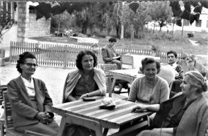 Profesorke užičke gimnazije (s leva na desno): Branka Popović (latinski jezik), Zaga Nikitović (hemija), Sofija Novakov (matematika) i Mica Stanković (biologija)