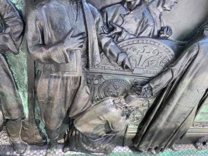 2 Detalji sa tek završenog čišćenja spomenika knezu Mihailu.