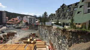 Danas Zlatibor, soba sa pogledom na gradilište