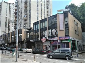 Tu gde je bila Bračinkina kuća danas je zgrada u kojoj je ''Fitnes klub'' i ''Maks sport''.