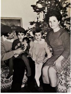 U krugu porodice Mikoša Grujčića za Novu 1967. godinu