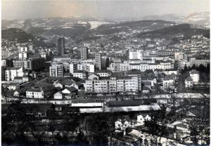 ..Centar Užica marta 1967. kada je počelo rušenje dela gde će biti sagrađen blok Zlatibor,završavan S prvi užički oblakoder, kada je otvorena zgrada N. pozorišta