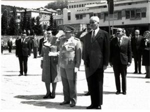 Velimir Dogandžić na Trgu sa Titom i Jovankom