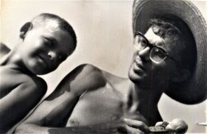 . Sa Mladim Pericom Jovanovićem slikao me otac Vlajko na užičkoj plaži qvgusta 1961.