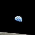 Kasnije veoma poznata fotografija sa Apola 8 Meseca i Zemlje
