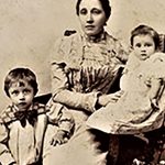 Majka Janja sa decom Milanom i bebom Ljubicom