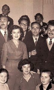 Sudija Cvijo u sredini (sa naočarima); dole Kika daktilografkinja