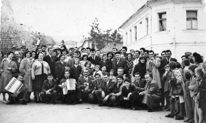Grupna fotografija sa Ćuretove svadbe 1961. godine
