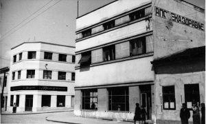 Posle Drugog svetskog rata, apoteka koju je izgradio u svojoj zgradi Jovan Jovanović, je nacionalizovana