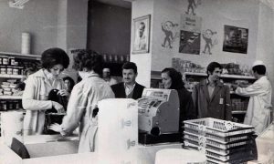 Atmosfera u prvoj užičkoj “Samoposluzi”