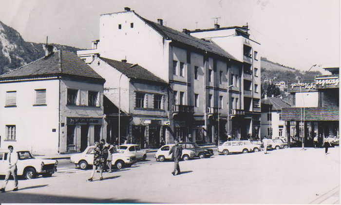 Zgrada sindikalnog veća, levo kuća i radnje porodice Pržuljević