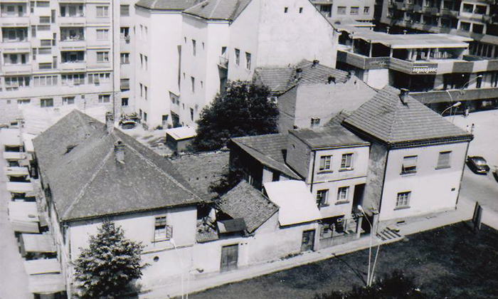 Zgrada sindikalnog veća, levo kuća i radnje porodice Pržuljević