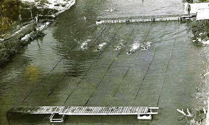 Do izgradnje plivačkog bujica je stalno nosila plivalište koje su plivači svake godine poravljali uz pomoć Pujda Kovača