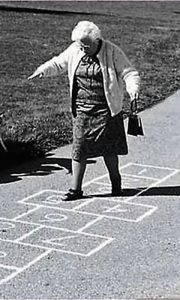 Baka koja nije mogla da odoli nostalgiji školice (foto Stevan Vlajnić).