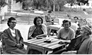 Profesorke užičke gimnazije (s leva na desno): Branka Popović (latinski jezik), Zaga Nikitović (hemija), Sofija Novakov (matematika) i Mica Stanković (biologija)