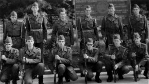 Vojska u dvorištu užičke kasarne u Kragovu