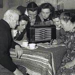 Porodično slušanje radija