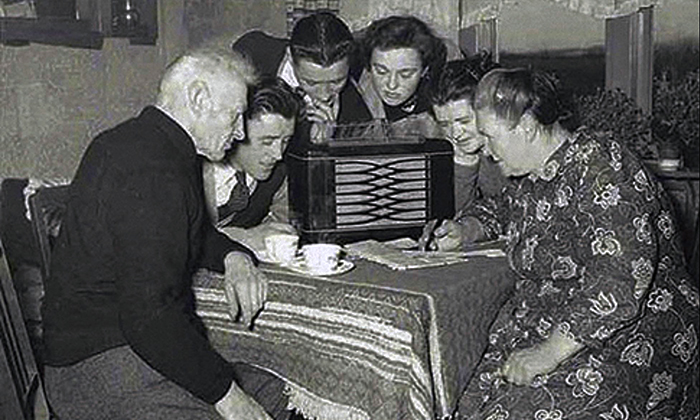 Porodično slušanje radija