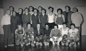 Užički bokseri sa šampionom Vladanom Savićem Buljom u sredini
