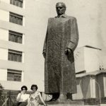 Večina Užičana i turista je se slikala pored Titovog spomenika na trgu