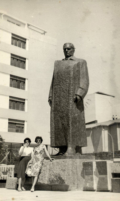 Maršalov spomenik kao deo panorame Trga partizana