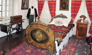 Singerica i krevet iz kuće Vitomira Kovačevića, danas u Jokanovića kući